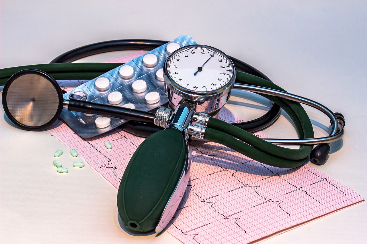 blood pressure monitor, high blood pressure, stethoscope-1952924.jpg